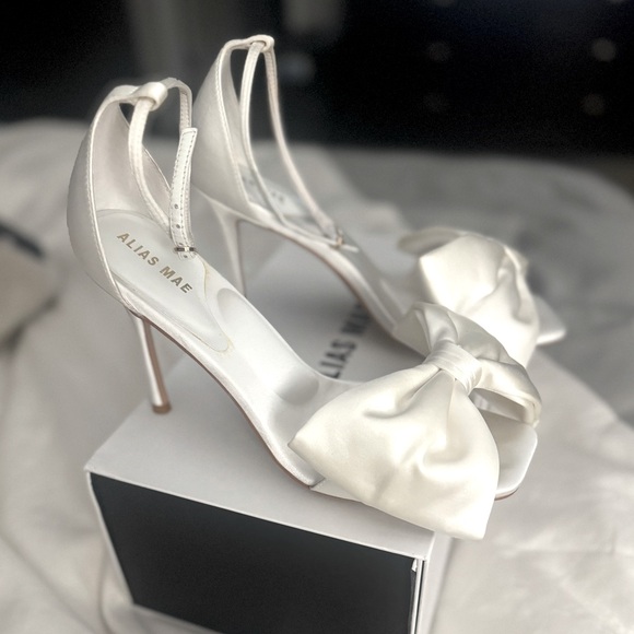 Alias Mae Ivory Satin Bow heels NIB size 38 (size 8) MEMORIAL DAY SALE! - Picture 3 of 7